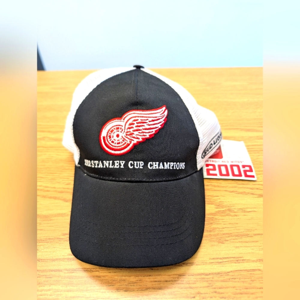 Detroit Red Wings NHL Bud Light 2002 Stanley Cup Champions Hat